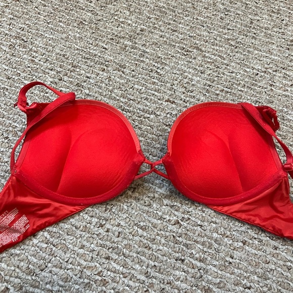 Victoria Secret lace bombshell bra - Picture 3 of 4